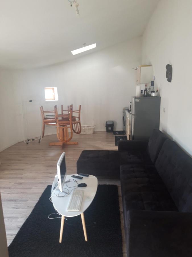 Appartement F1 Meuble 3 Personnes Aubenas Eksteriør billede