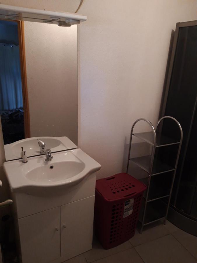 Appartement F1 Meuble 3 Personnes Aubenas Eksteriør billede